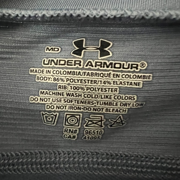 Under Armor 1/4th Zip Pull Over Long Sleeve Shirt - Gray - Medium - Picture 2 of 3